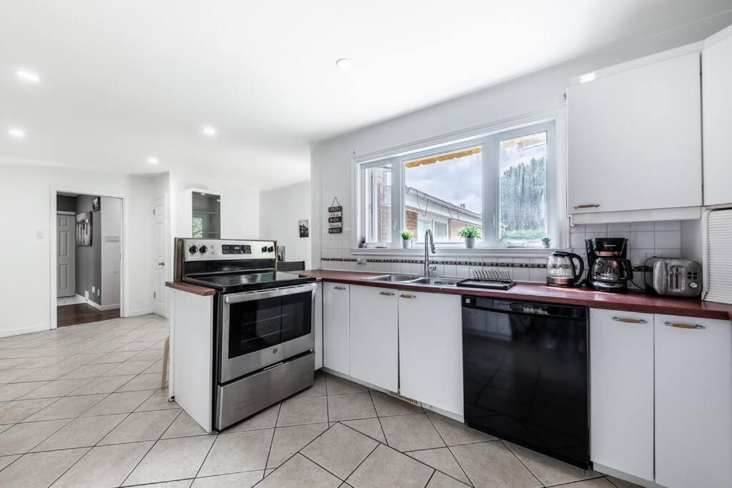 Spacious 4Br House Close To Dt Apartment Brossard Exterior photo